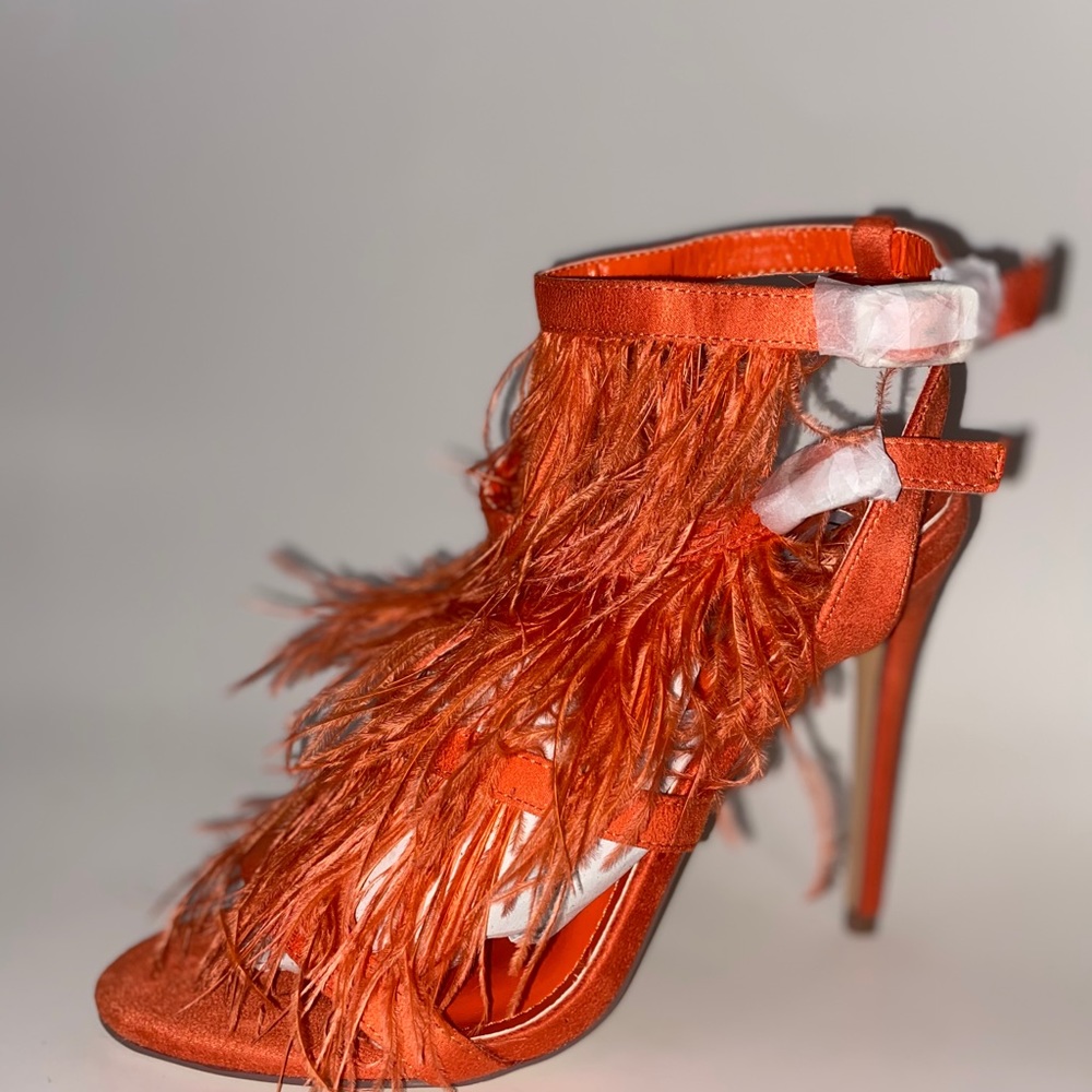 Feathered Heels 😻🔥